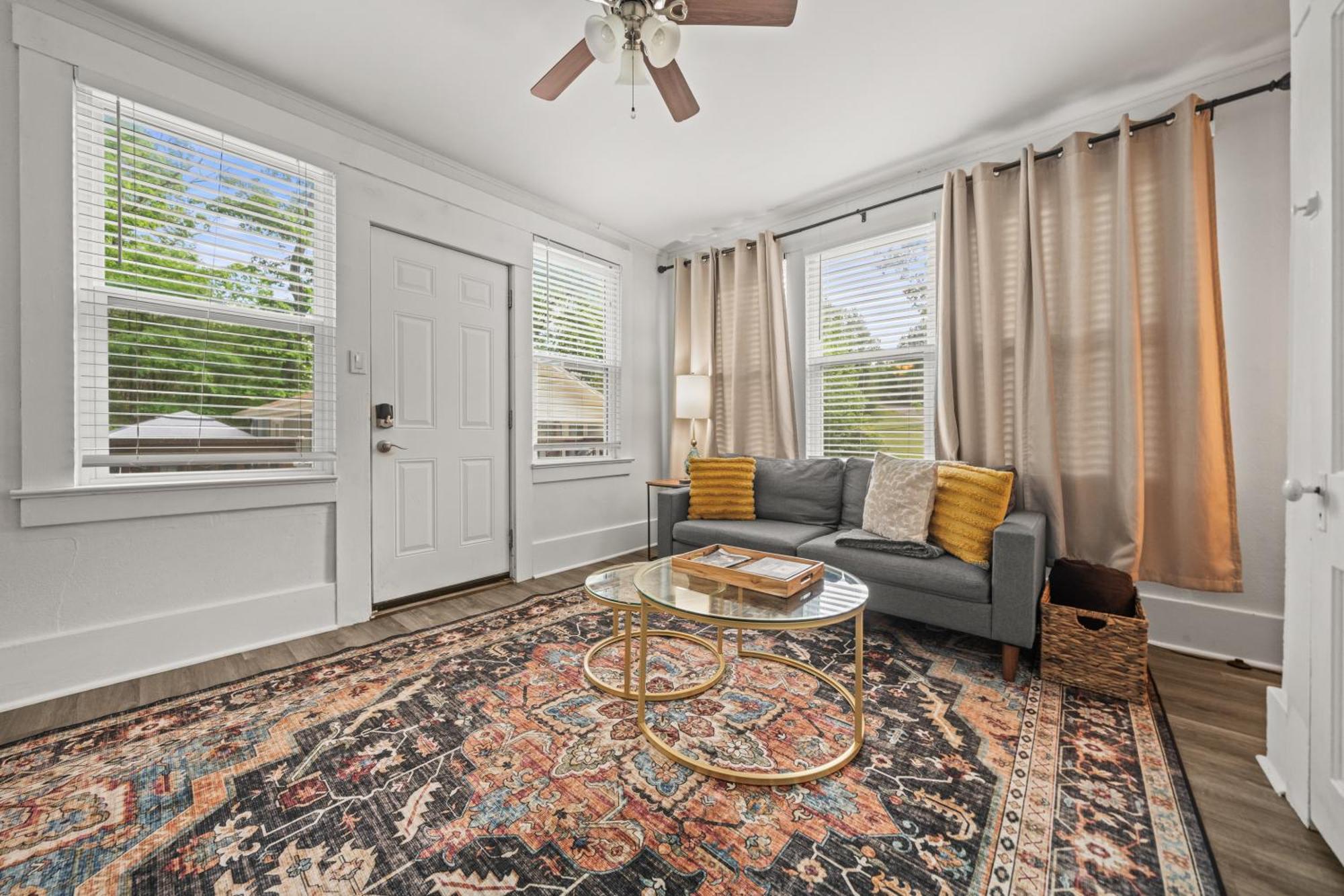 הוט ספרינגס Cedar Blossom Bungalow Is A Cozy Getaway With A 5 Minute Walk To Downtown! מראה חיצוני תמונה